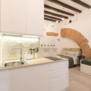  Apartamento Bricks & Beams In The Key Area Of