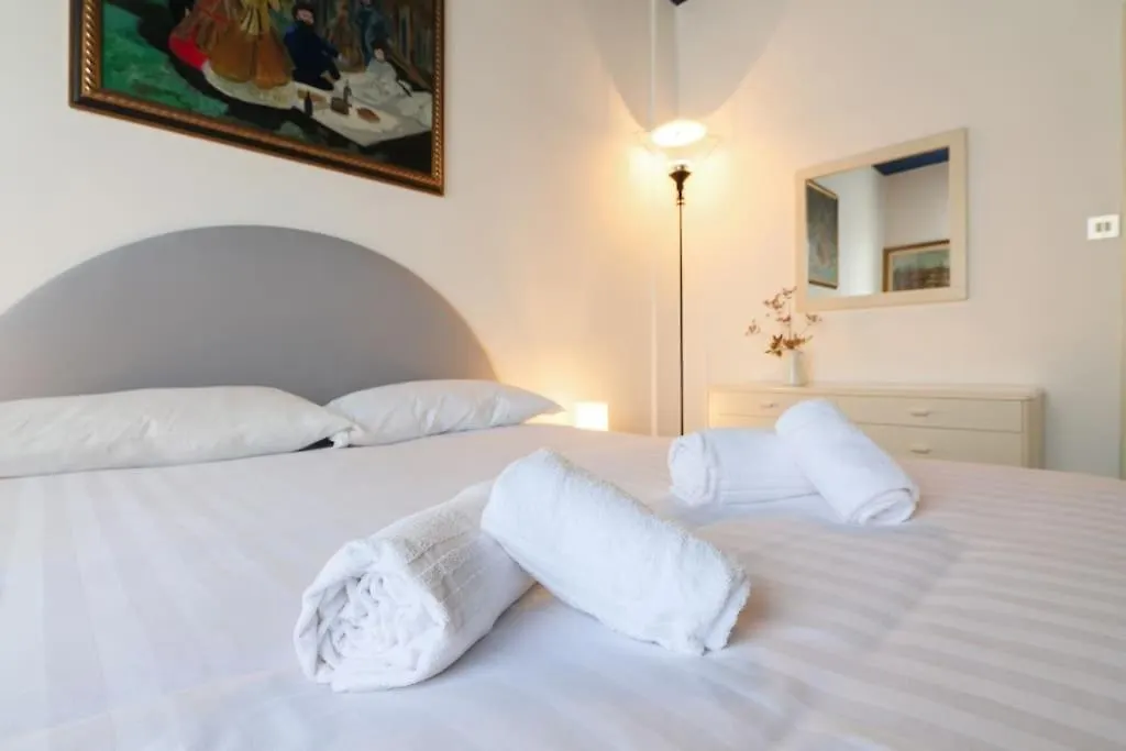 Apartamento Primopiano - Astico Milán 0*,  Italia