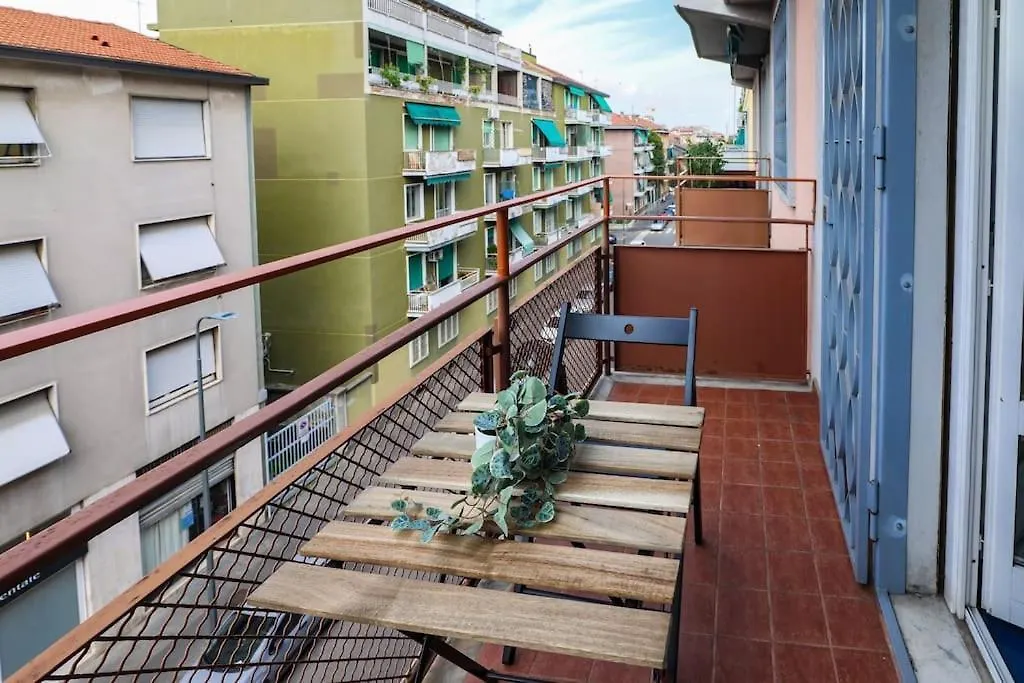 Apartamento Primopiano - Astico Milán 0*,  Italia