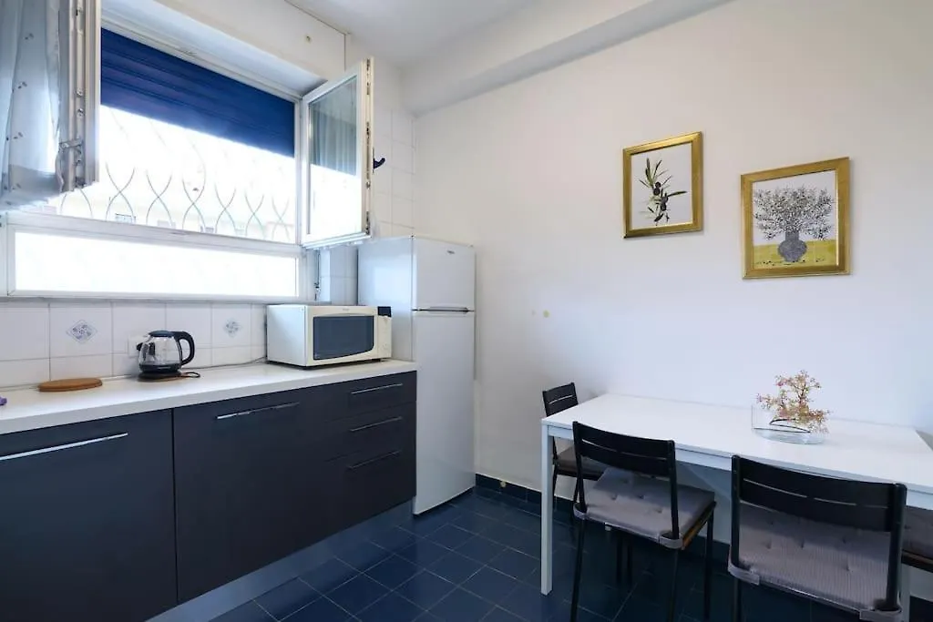 Apartamento Primopiano - Astico Milán 0*,  Italia