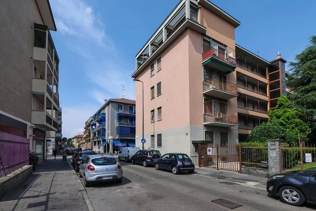 Apartamento Primopiano - Astico Milán 0*,  Italia